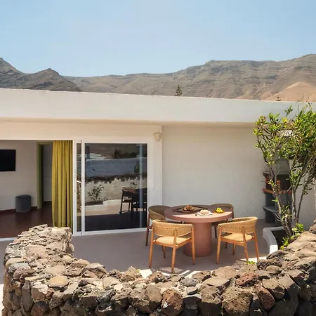 Canaryislandshost I Soco Famara